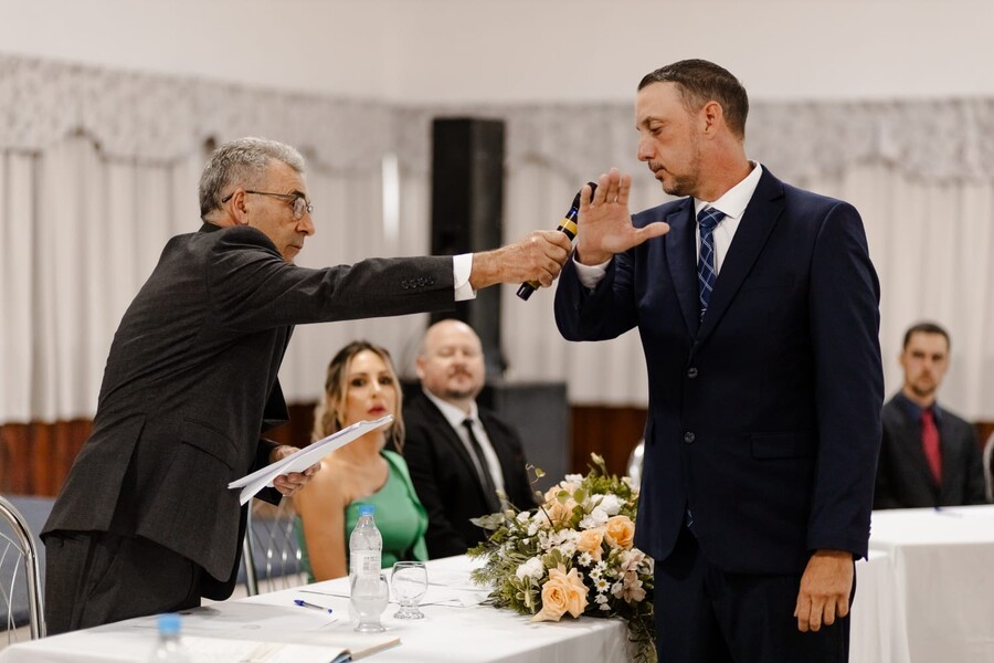 Nesse dia primeiro de janeiro de 2025 foi realizado  a solenidade de posse dos Vereadores eleitos, Prefeita Municipal e seu Vice-prefeito.